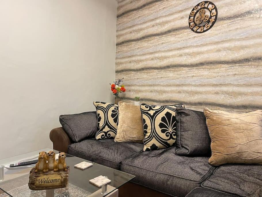 Beanies Lornestreet Four Bed House Apartment Swindon Bagian luar foto