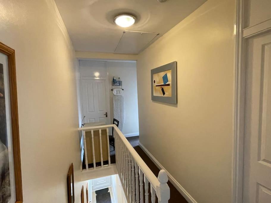 Beanies Lornestreet Four Bed House Apartment Swindon Bagian luar foto