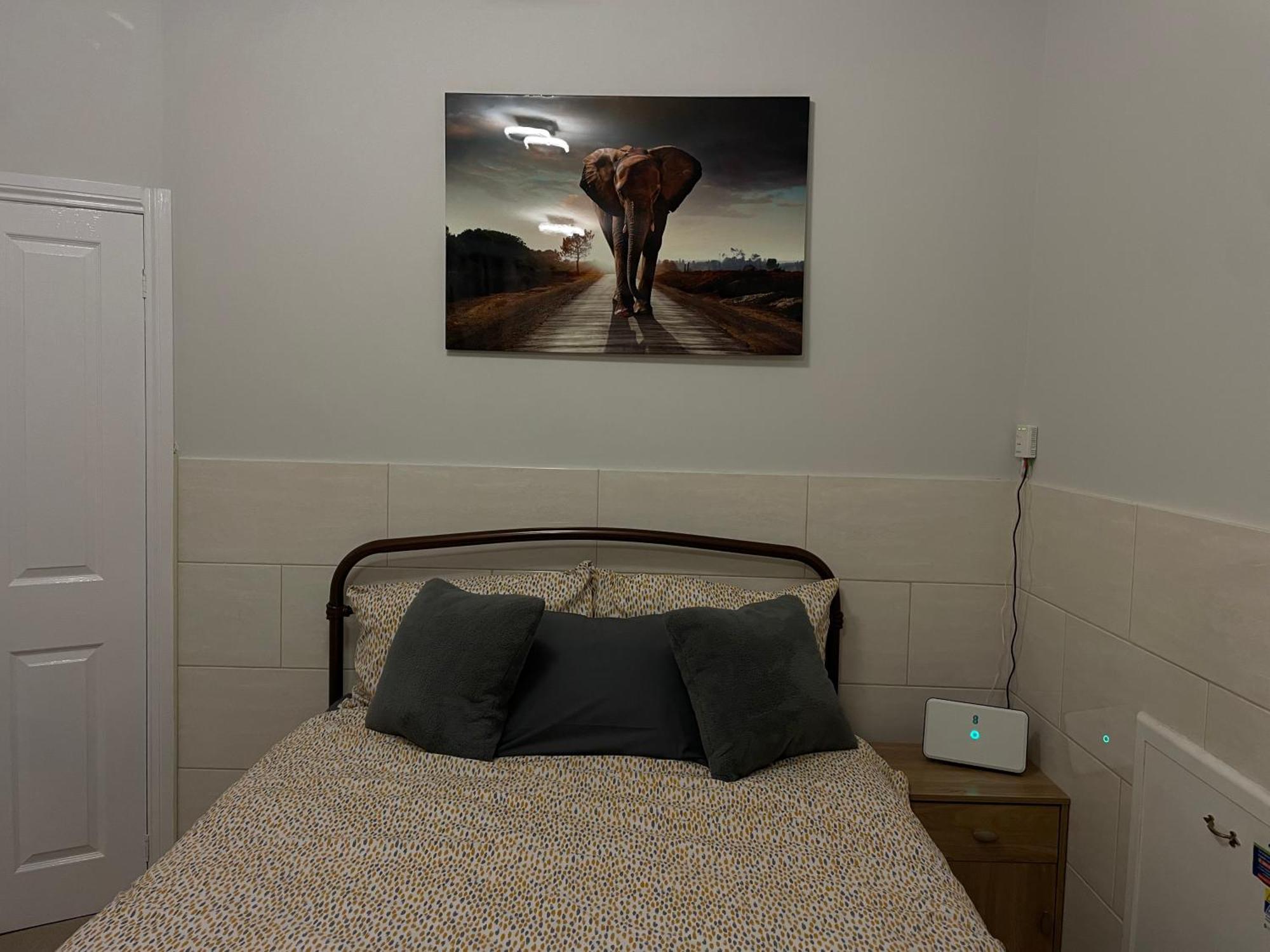Beanies Lornestreet Four Bed House Apartment Swindon Bagian luar foto