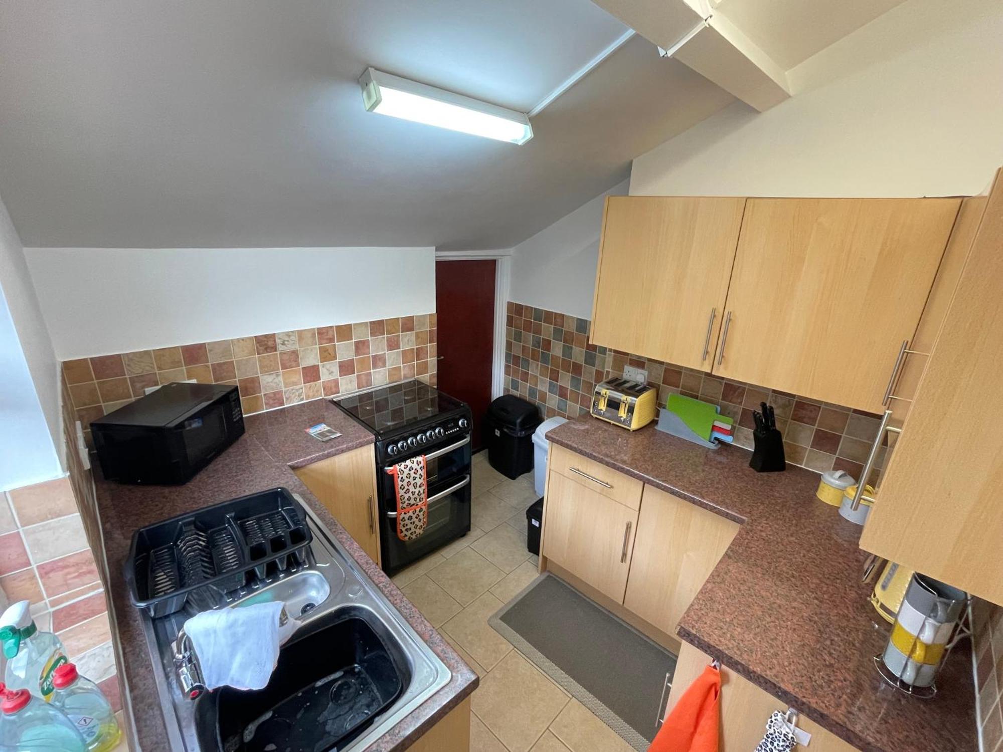 Beanies Lornestreet Four Bed House Apartment Swindon Bagian luar foto